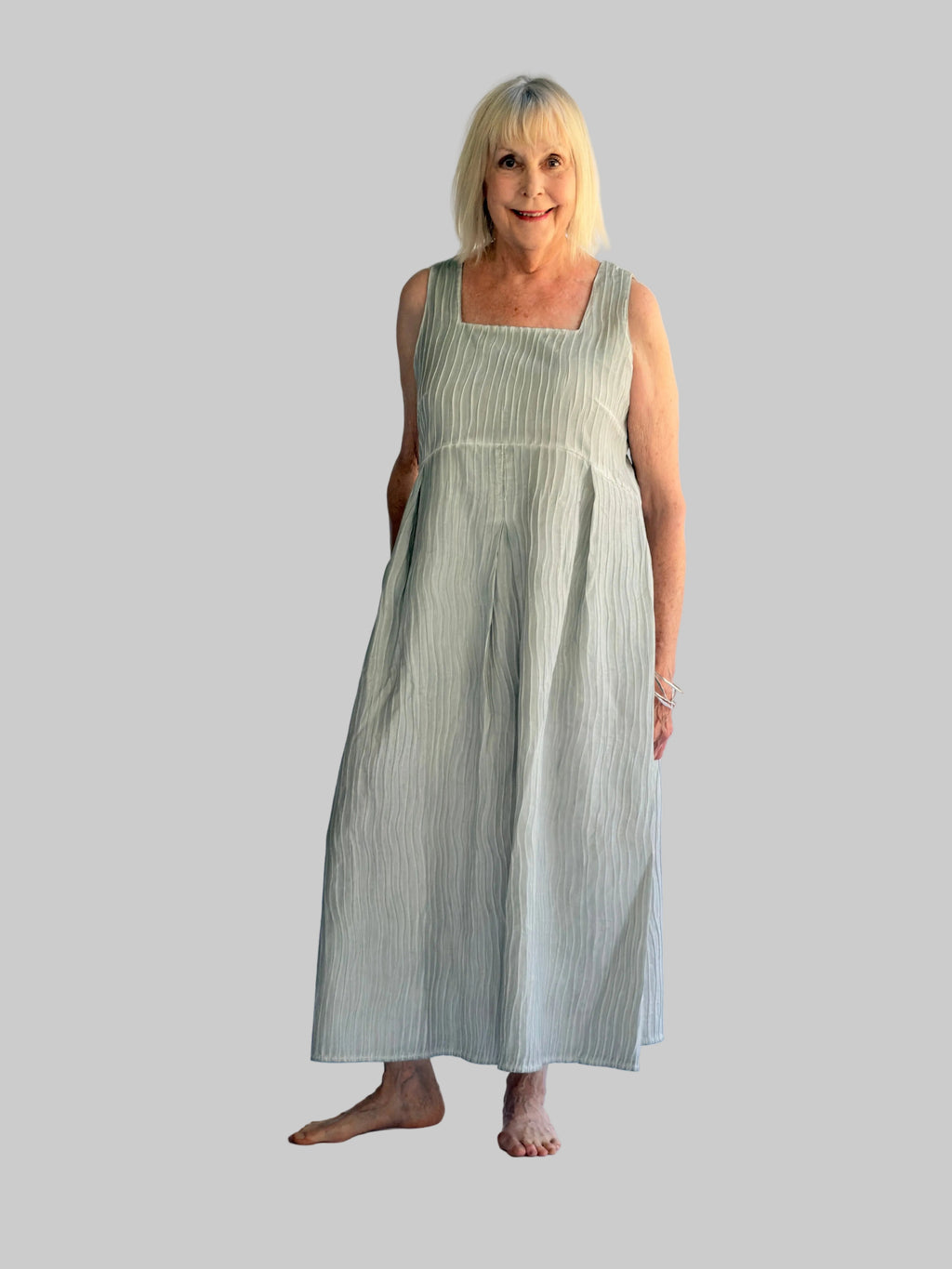 Textured Sleeveless Midi Dress