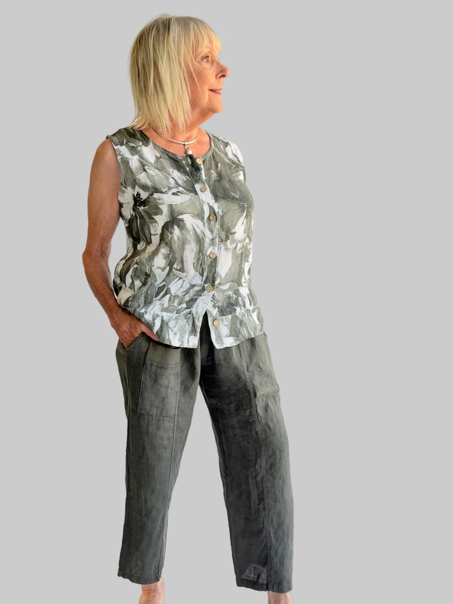 INW7578 Button Front Top